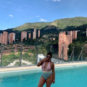 Meet your Posher, Ledya